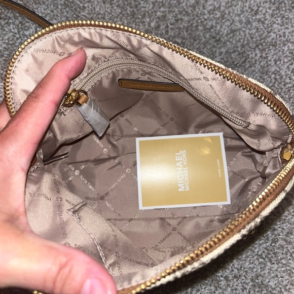 Michael Kors Jet Set Crossbody - Picture 5 of 7